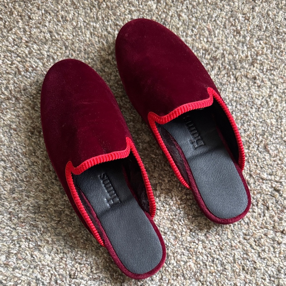 Like New Red Velvet Hums Slippers Made in Spain